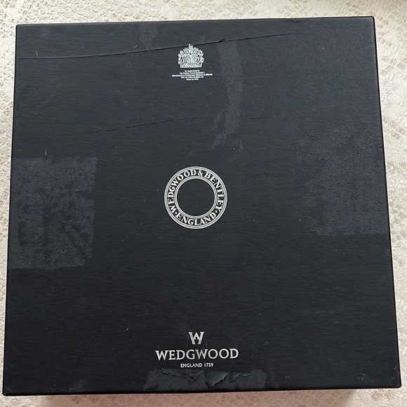 Wedgewood Astbury 8” Dessert Plate Bone China NWT plus original box - Picture 7 of 8